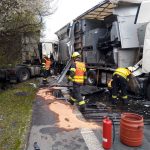 size4 16509815816587 239 hasici likviduji masivni unik provoznich kapalin u nehody pri ktere se srazily dva kamiony