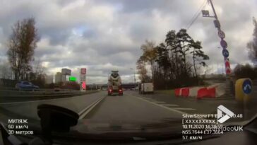 Driver survives concrete bridge collapse Viral Video UK thumb1