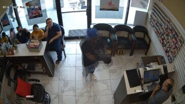 VIDEO Attempted robber ignored by everyone in Georgia nail salon thumb1