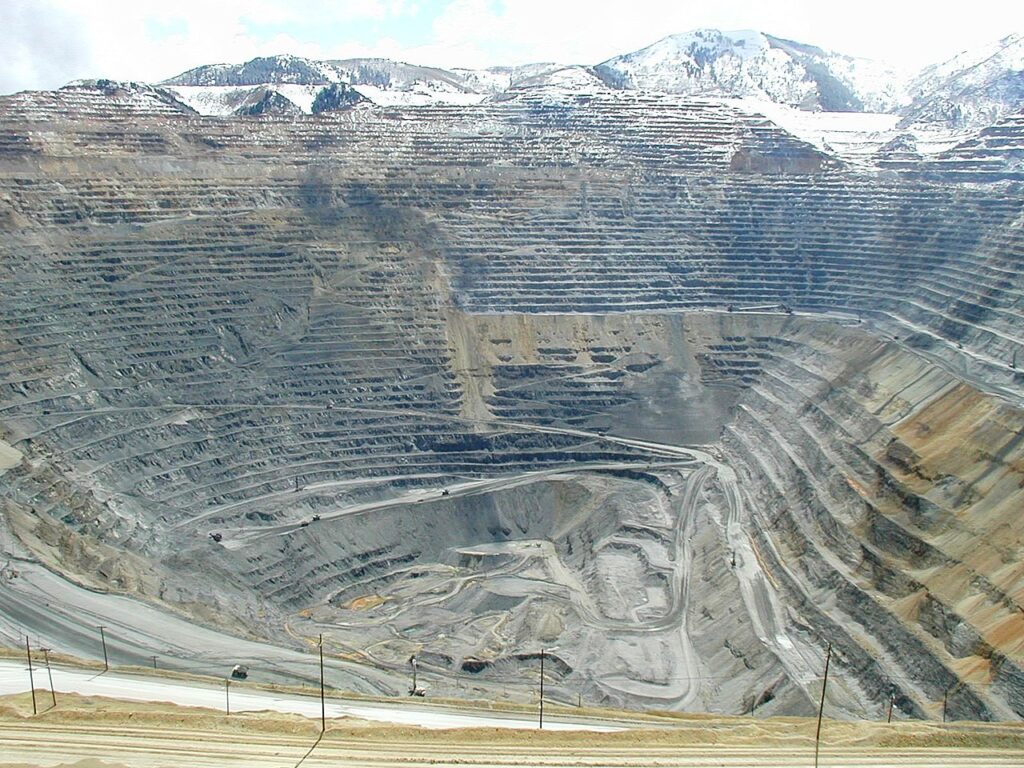 1280px Bingham mine 5 10 03