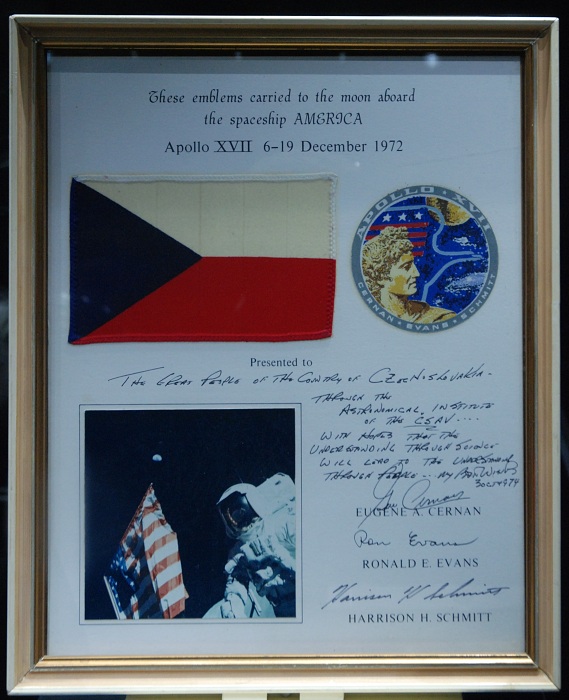 Czech flag on Apollo17 board