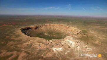 Arizonas Jaw Dropping Mile Long Meteor Crater thumb1