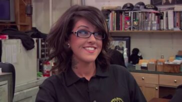 she started a petition to get back on pawn stars 1560425792