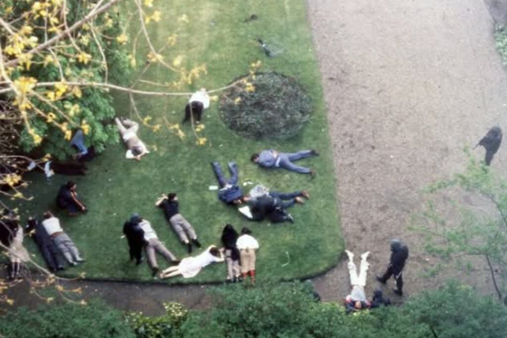 Obléhání íránské ambasády (1980) 🇬🇧🇮🇷 13 1000085476